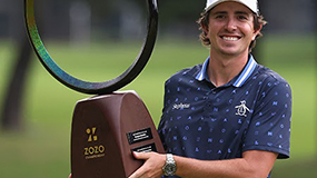 Nico with Trophy at ZOZO Championship